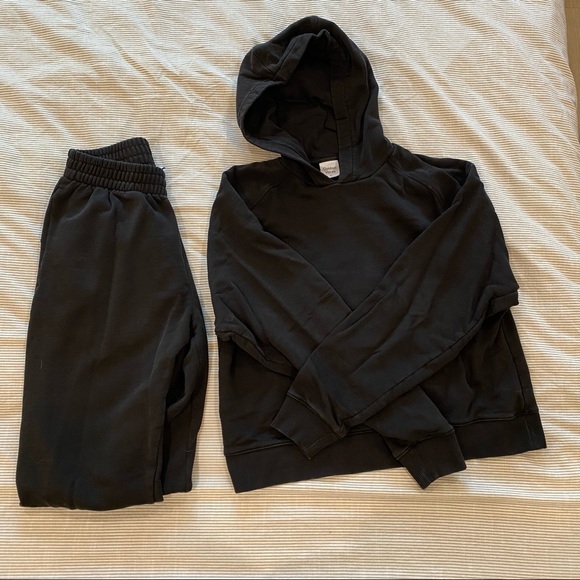 Outdoor Voices Black Sweatsuit SET - Picture 2 of 10